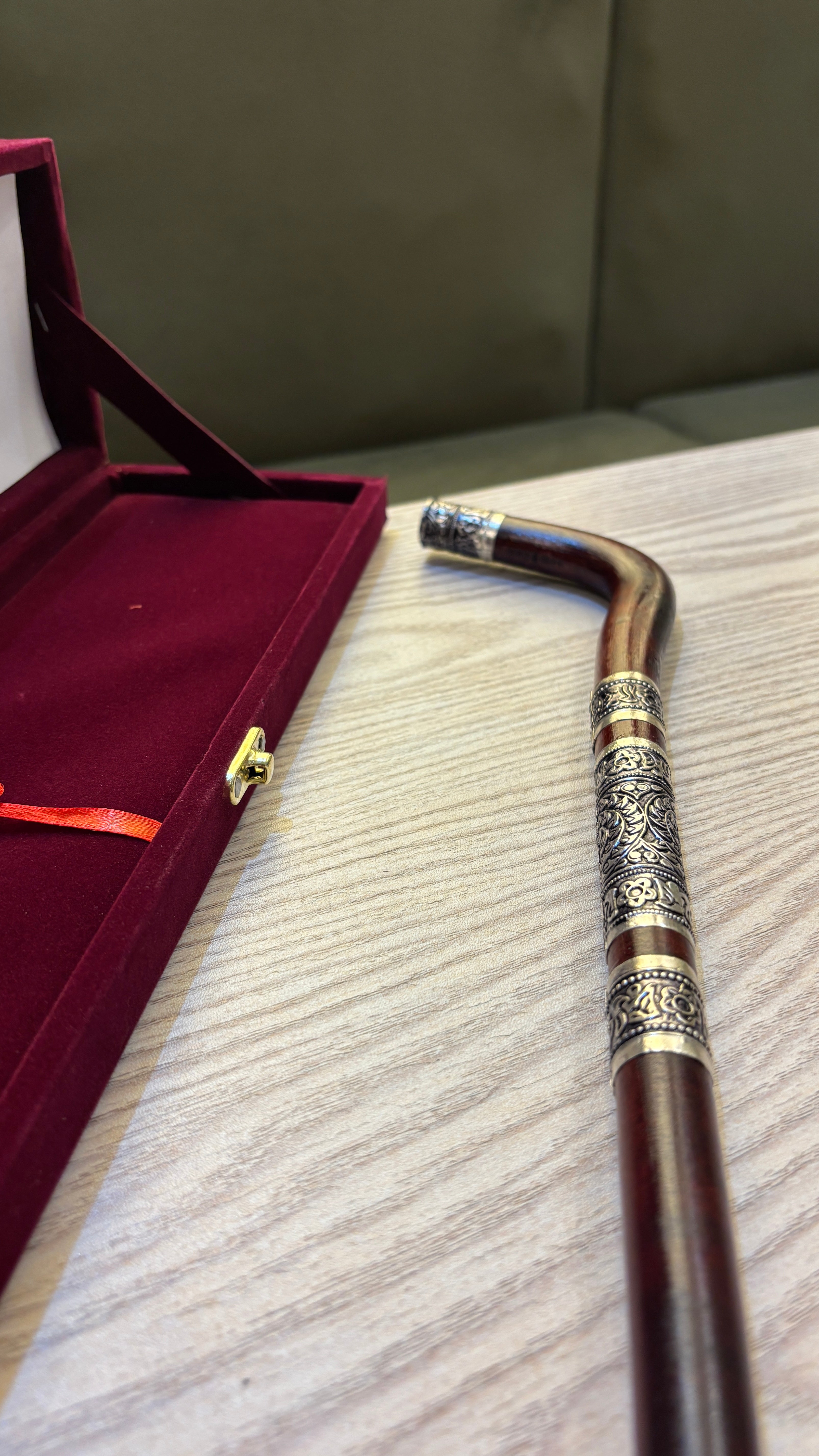 عصى عتم بالفضة